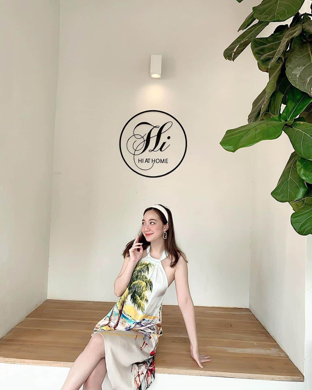 インヤのインスタグラム：「เป็นทริปที่ไพรเวตมากๆ เหมือนมาอยู่บ้านพักต่างอากาศ แถมยังได้รูปสวยๆมาอีกเยอะเลย เดี๋ยวมาลงให้ดูนะคะ ❤️✨#tb #hiathome」