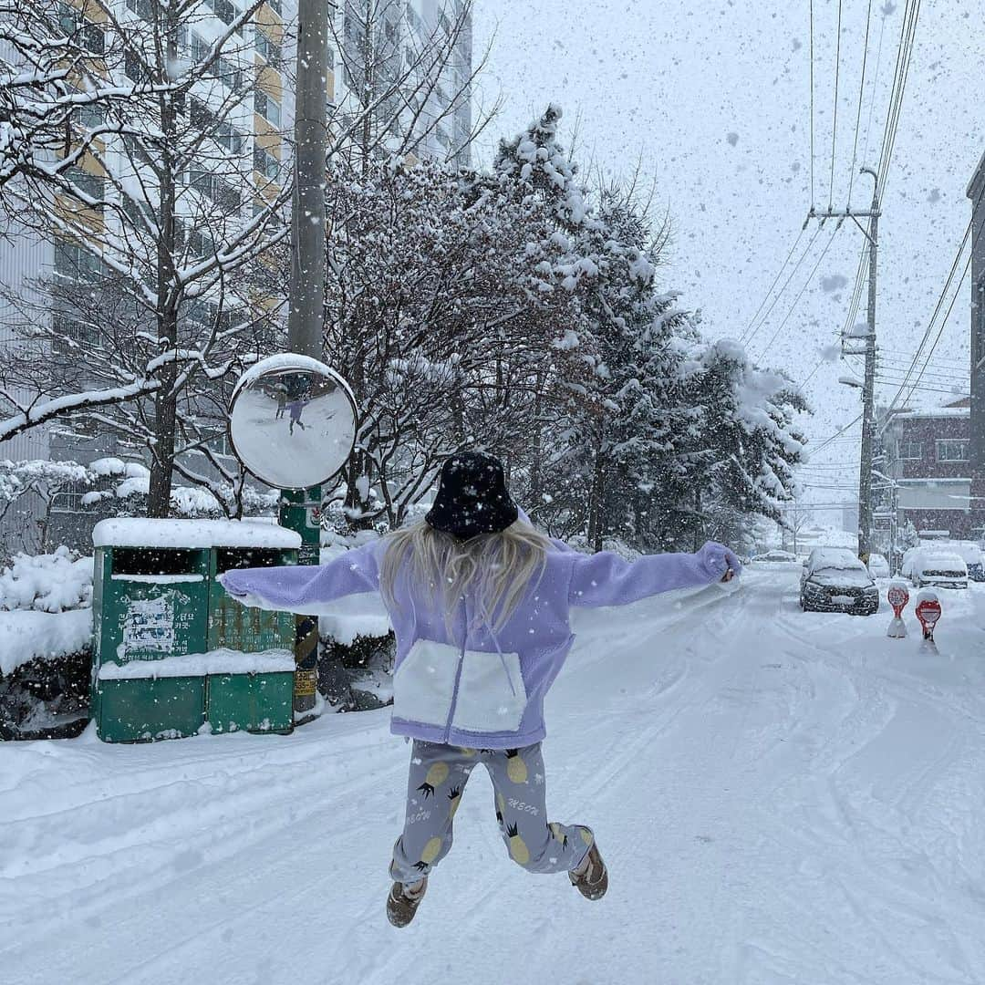 オ・ジウンさんのインスタグラム写真 - (オ・ジウンInstagram)「오늘 눈 짱많ㅇㅣ 와서 신난 지니 ☃️」12月30日 23時29分 - gini_s2_