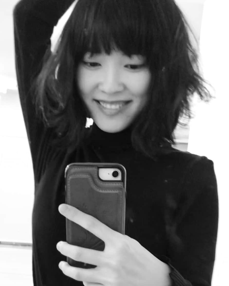 小向なるのインスタグラム：「#モノクロ 好き🤍」