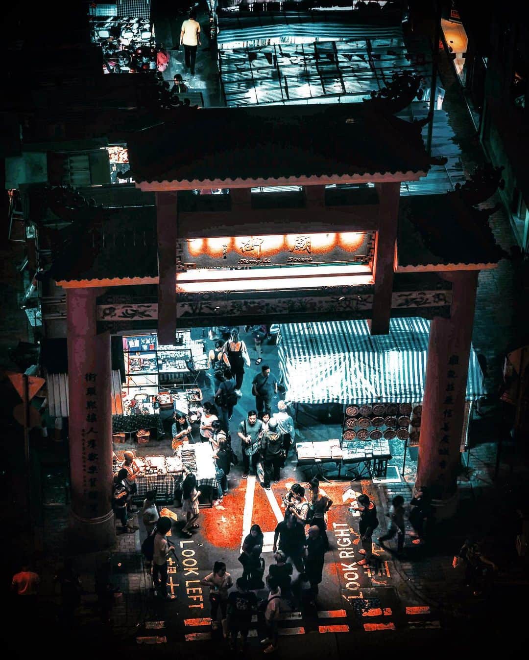 HAYAMI HANNAH ハナさん ど田舎さんのインスタグラム写真 - (HAYAMI HANNAH ハナさん ど田舎Instagram)「. Temple Street ⛩🇭🇰 Thanks for everything  Dear all friends 🙏☺️  今年”も”  ありがとうございました🙏☺️ 明日1枚ポスト？  #hayamihannah  #DiscoverHongKong  #Picsofhk #香港 #instameethk⁠ #awesomehongkong  #hongkongphotography⁠ #unlimitedhongkong  #exploringhongkong⁠ #hongkongstreets  #streetframez  #hongkong  #hongkonglifestyle #hongkongstreetphotography⁠ #visualhongkong  #reframinghk  #Hongkongliving #StreetMobs #moodygrams⁠  #Adorama #Way2ill #yourshotphotographer  #localiiz  #thestreetpr0ject #TimeOutHK #capitalshooters  #DarkMobs  #ZolimaHongKong  #New_UrbanStreet #chinadestinations」12月30日 23時42分 - hayamihannah