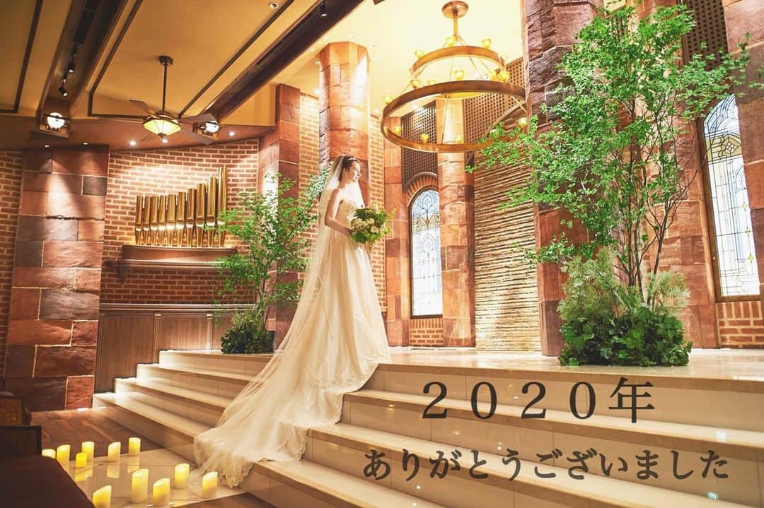 フォーチュン イン ザ テラス ≪新潟県新潟市：結婚式場≫さんのインスタグラム写真 - (フォーチュン イン ザ テラス ≪新潟県新潟市：結婚式場≫Instagram)「2020年も1年間、本当にありがとうございました。﻿ ﻿ 今年もあっという間に師走の時期を迎えました。﻿ 2020年も多くのご新郎ご新婦様と一緒に﻿ ご結婚式を迎えてまいりました。﻿ ﻿ 当たり前のことが当たり前ではなくなり﻿ 日常生活にも、結婚式にも新しいカタチが﻿ 必要となり、大きな変化が生まれた1年でした。﻿ ﻿ 大きな変化の中でも、結婚式という﻿ 変わることのない価値を一緒に﻿ 創り上げてくださった全てのお客様に﻿ 心より感謝を申し上げます。﻿ ﻿ 2021年も、「結婚式を挙げてよかった」﻿ 「幸せな時間でした」そんな言葉を﻿ 頂けるようフォーチュンキャスト一同﻿ 精進してまいります。﻿ 来年もどうぞよろしくお願いいたします。﻿ ﻿ ﻿ -------------------------------------------﻿ 【年末年始休業のお知らせ】﻿ 休業期間﻿ 2020年12月28日〜2021年1月1日まで﻿ ※1月2日から営業開始﻿ ﻿ 休業期間中に頂いたお問い合わせ等に﻿ 関しましては休業明けより順次回答いたします。﻿ お客様には大変ご迷惑をおかけいたしますが、﻿ 何卒ご理解を賜りますようお願い申し上げます。﻿ ﻿ ﻿ #新潟 #新潟市#新潟花嫁#フォーチュンインザテラス ﻿ #フォーチュン #fortuneintheterrace﻿ #結婚式 #結婚式場 #ウエディング﻿ #いいね婚 #結婚式準備 #ウエディングレポ ﻿ #2020春婚 #2020夏婚 #2020秋婚 #2020冬婚 ﻿ #プレ花嫁 #卒花嫁 #新潟花嫁さんと繋がりたい﻿ #全国のプレ花嫁さん繋がりたい﻿ #日本中の花嫁さんと繋がりたい﻿ #wedding#結婚式のチカラ﻿ #ゼクシィ#みんなのウェディング﻿ #ウェディングパーク」12月30日 23時52分 - fortune_wedding