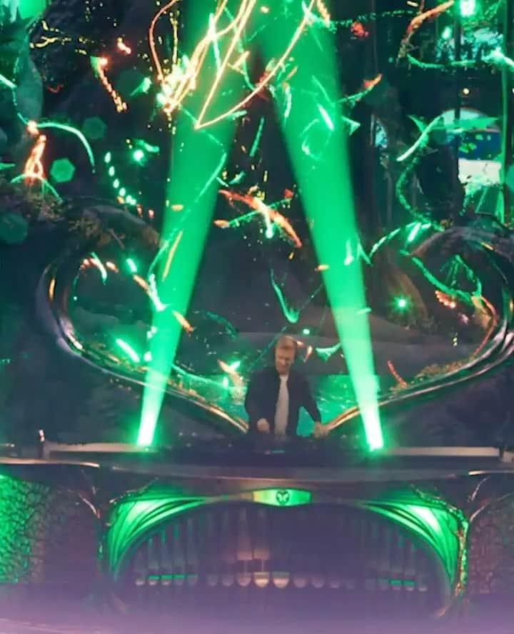 Armin Van Buurenのインスタグラム：「Excited to kick off 2021 with my @tomorrowland ‘NAOZ - THE DIGITAL VENUE’ set! Are you joining me? (Set time: 00:20-01:15am, January 1st)」