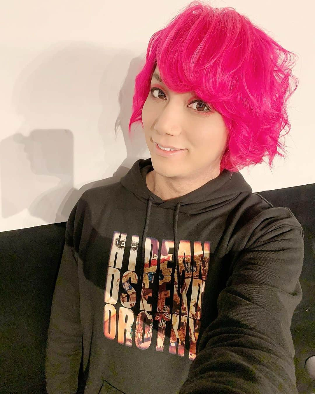 靖乃さんのインスタグラム写真 - (靖乃Instagram)「皆様、今日のFC限定アコースティックライブ配信もありがとうございました〜🎵 楽しかったなぁ〜 まだ体験してない方々は年始からでも是非‼️  https://camp-fire.jp/projects/view/312512  月初の入会がお得です🌟 明日の大晦日ライブも頑張りまーす😃  #靖乃 #ハイダンシークドロシー」12月30日 23時59分 - yasuno_official