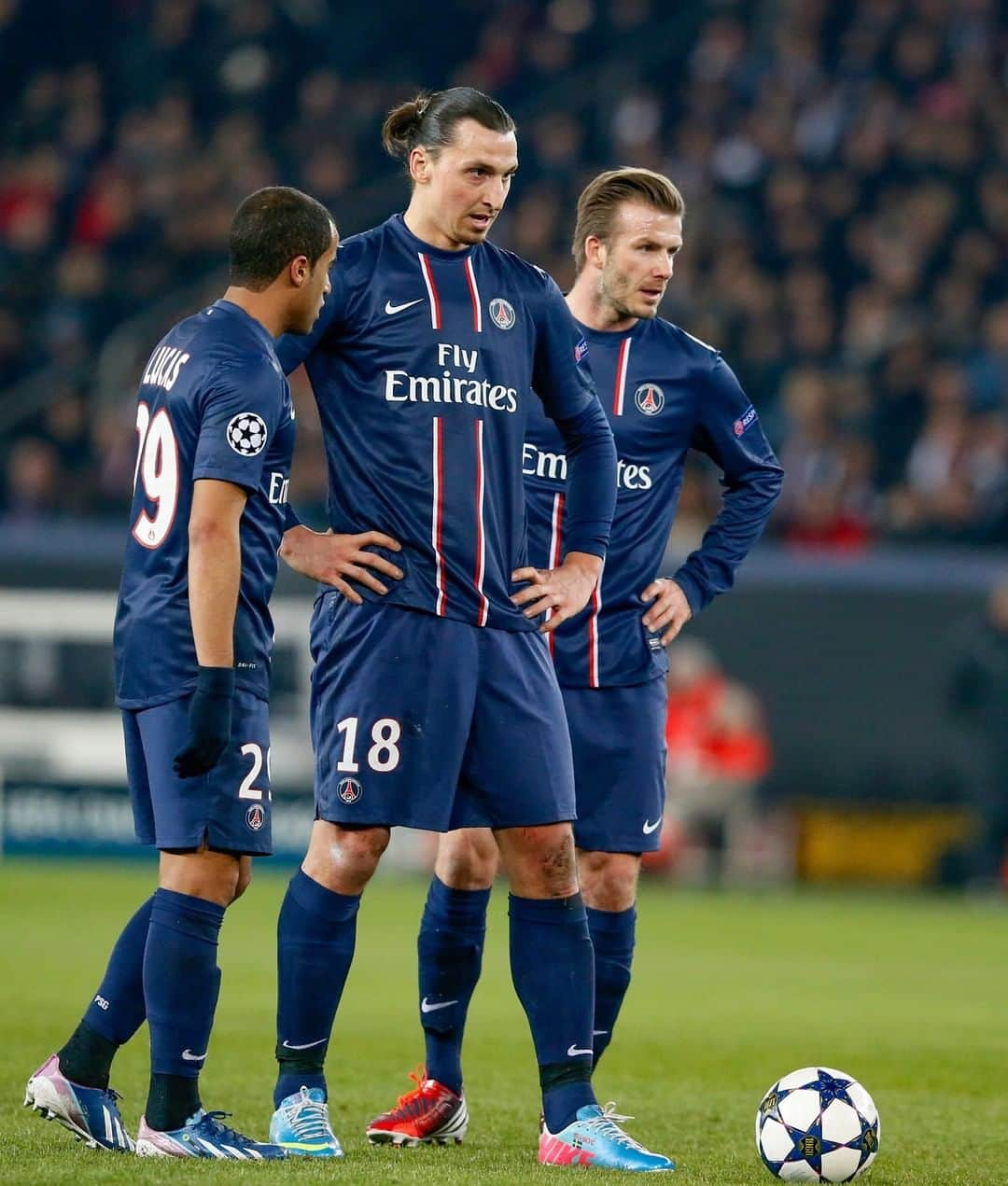 UEFAチャンピオンズリーグさんのインスタグラム写真 - (UEFAチャンピオンズリーグInstagram)「🔵🔴 Zlatan or Beckham? Who's on free-kicks & penalties? 🤔  #UCL」12月31日 0時12分 - championsleague