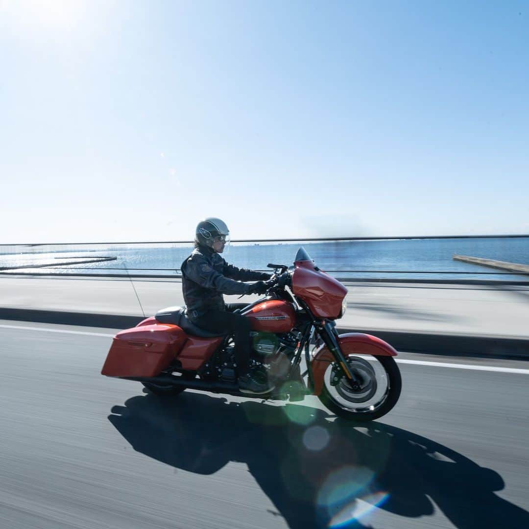 Harley-Davidson Japanさんのインスタグラム写真 - (Harley-Davidson JapanInstagram)「今年を晴れやかに締め括ろう。#ハーレー #harley #ハーレーダビッドソン #harleydavidson #バイク #bike #オートバイ #motorcycle #ストリートグライドスペシャル #streetglidespecial #flhxs #ツーリング #touring #ミルウォーキーエイト #milwaukeeeight #ライド #ride #空 #sky #鼓動 #pulse #2020 #自由 #freedom」12月31日 0時07分 - harleydavidsonjapan