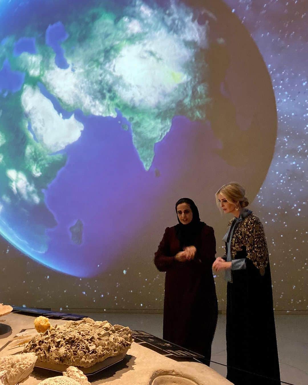 イヴァンカ・トランプのインスタグラム：「This time last year I was in Doha, Qatar along with @stevenmnuchin1, @lindseygrahamsc, @statedeptspox and Brian Hook where we spoke at the Doha Forum hosted by Sheikh Tamim bin Hamad Al Thani and visited our Nation’s heroes and their Qatari counterparts at Al Udeid Air Force Base.」