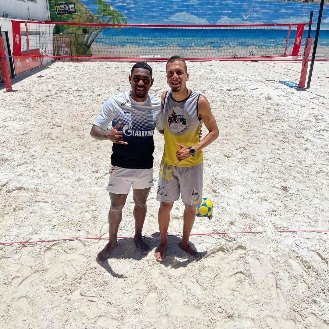 マウコム・フィリペ・シウヴァ・デ・オリヴェイラのインスタグラム：「Iniciando o dia muito bem 🤙🏾  @pezinhoftv obrigado pelo treino , técnico & físico , depois fizemos uns joguinhos para finalizar , EU ESTOU INVICTO 😂😂  TMJ RAPAZIADA 👊🏾 @heldermathias.f @lelloencinas」