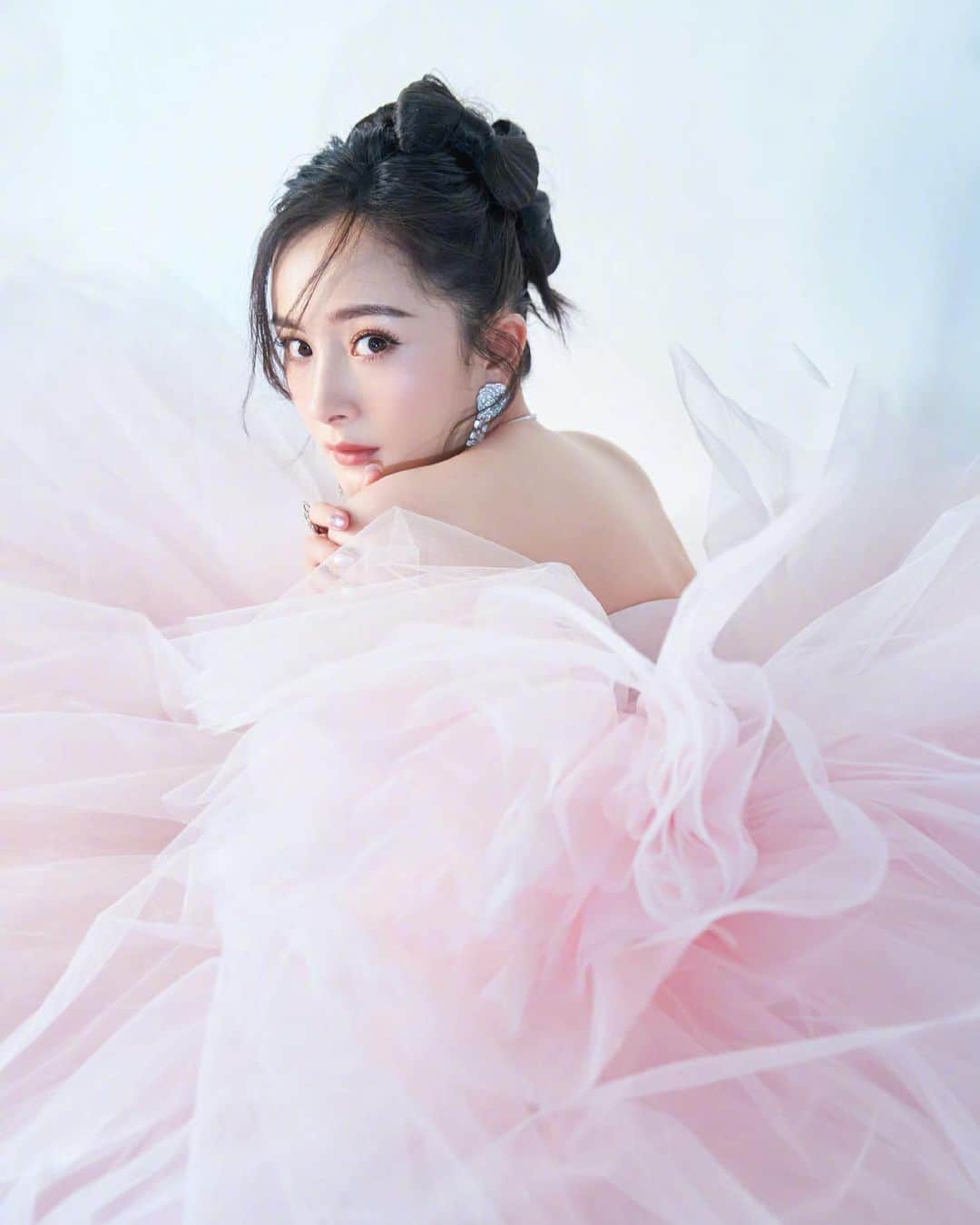 ヤン・ミー（Yang Mi）のインスタグラム：「仙女幂🌷// #杨幂 #yangmi」