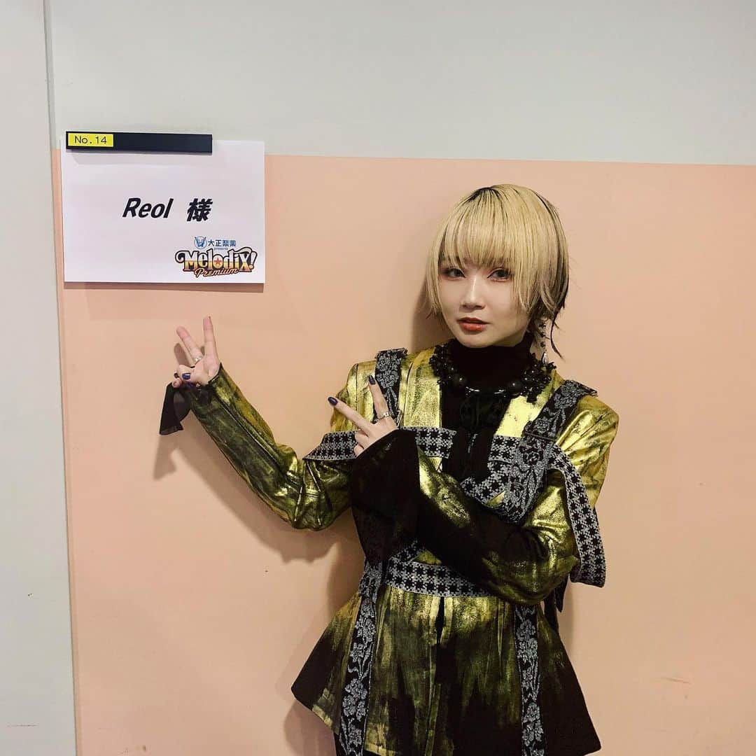 REOLさんのインスタグラム写真 - (REOLInstagram)「テレビ東京 大正製薬presents #プレミアMelodiX! 年末スペシャル観てくださった皆さんありがとうございました🦦🦦 ようやく第六感と仲良くなれてきた感じ、もっと仲を深めたい　お衣装は二枚目に✌️髪の毛は髷✌️  Hair by ATSUSHI(@atsushitakita) Styling by Misa Ishibashi(@misaishibashi_) Special Thanks @sui_tokyo @rurumu.official @lilibyseri」12月31日 0時27分 - rrreol999