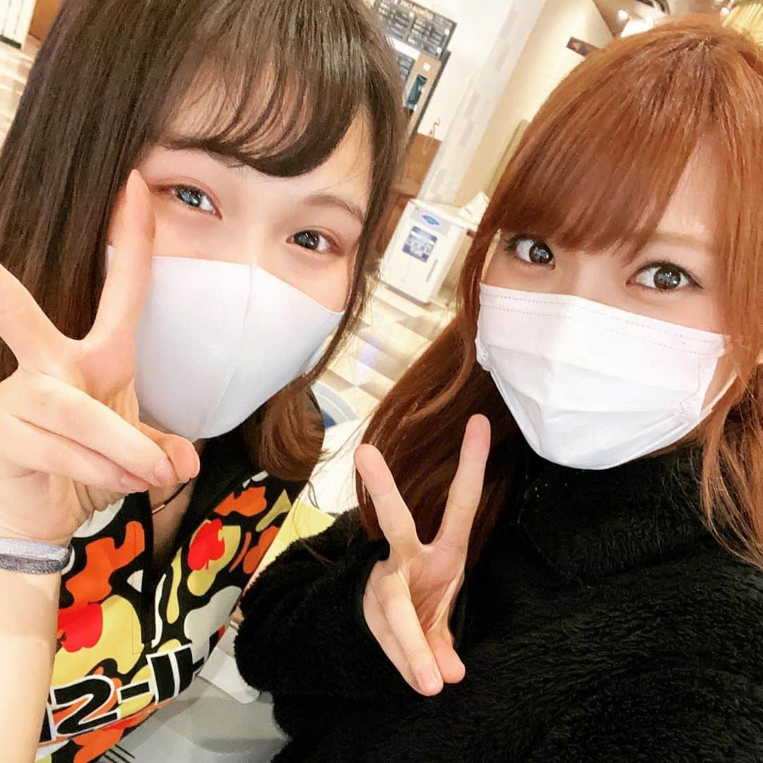 本間成美さんのインスタグラム写真 - (本間成美Instagram)「今年もアイキョーボウルで投げ納めしてきました❣️ 2020年もたくさんのセンター様にチャレンジを開催していただき、たくさんの方にご参加していただき感謝の気持ちでいっぱいです🙂❣️  2021年は8日北小金ボウル様でのチャレンジが初仕事となります✨31日にはアイキョーボウルでバースデーチャレンジを開催します！来年プロテストを受験する萌香ちゃんも一緒に投げてくれることになりました😍🎁 来年も楽しい一年になりますように…❣️ #2020お世話になりました #2021よろしくお願いします」12月31日 0時28分 - narumi517