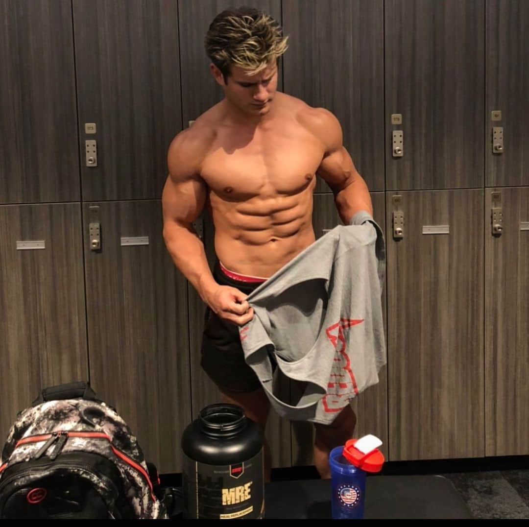 のインスタグラム：「I try to get my protein in right after my workouts! What do you do? Click the link in bio and get 20% off using code SAGE20 on any supplements!」