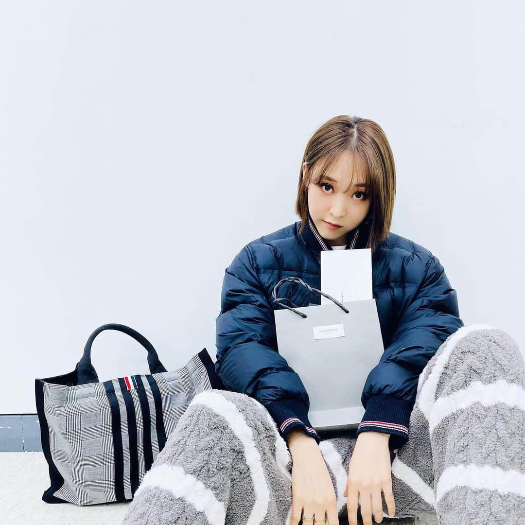 ムンビョルさんのインスタグラム写真 - (ムンビョルInstagram)「Thank You🤍@thombrowne ⠀ ⠀ ⠀ ⠀ ⠀ #선물#byul2closet」12月31日 0時38分 - mo_onbyul