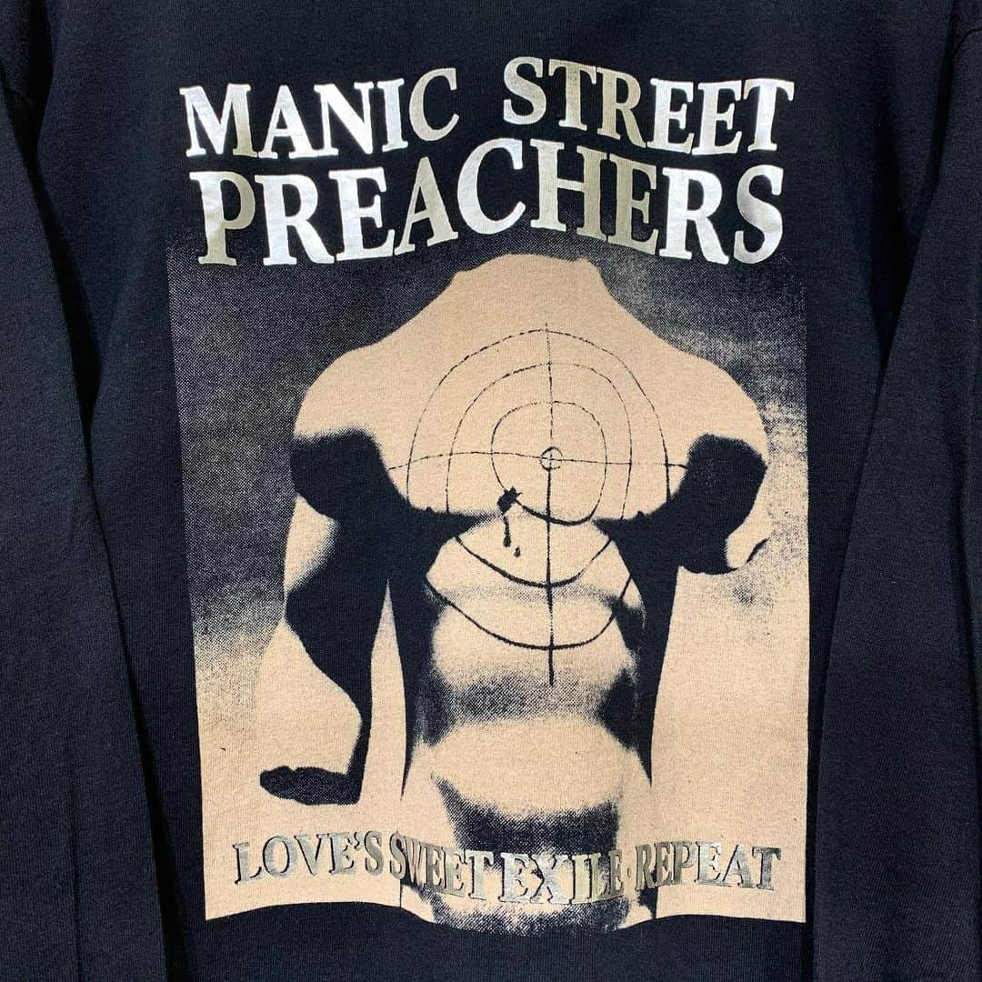 ジャムルさんのインスタグラム写真 - (ジャムルInstagram)「1/2 13:00- 初売り special arrival! . 90's MANIC STREET PREACHERS ロンT! . 商品のお問い合わせは1/4以降お電話で承ります。 . お正月恒例の私物からも大放出スペシャルライナップ！ . 投稿多めになりますが、お付き合いくださいませ🙇🏼‍♂️  . #jammru_tee #jammru #osaka  #fashion  #streetstyle  #streetfashion  #vtg  #vintage  #used  #usedclothing  #古着 #古着屋 #ファッション #70s #80s #90s #vintageshirt#Tshirt#tee#vintagetshirt#rocktshirt#bandtshirt#bandtee#manicstreetpreachers」12月31日 0時34分 - jammru