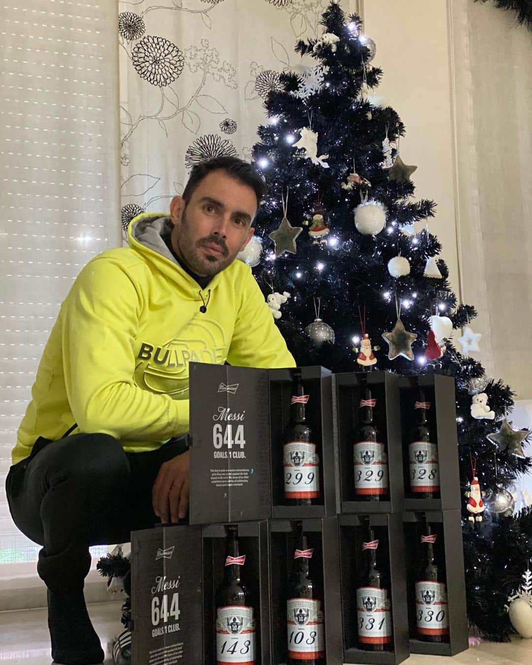 ジョルディ・コディーナのインスタグラム：「Enhorabuena por tu nuevo récord @leomessi !! Muchas gracias por  el detalle!! Me ha gustado mucho más q los goles... 😂😂😂 un abrazo!」
