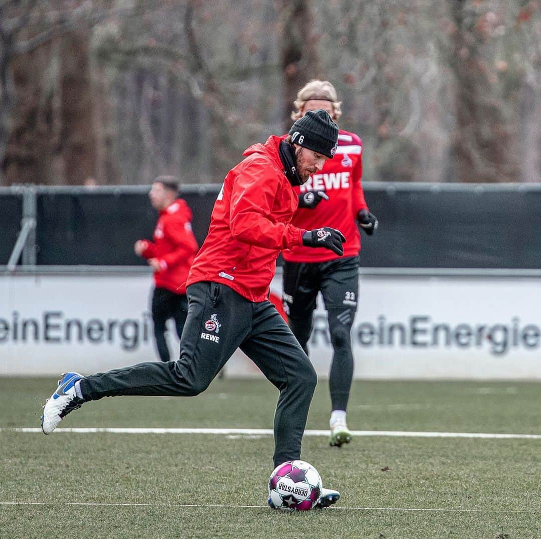 マルコ・ヘーガーさんのインスタグラム写真 - (マルコ・ヘーガーInstagram)「⚽️⚽️⚽️ @fckoeln  #training #focus #effzeh #köln #cologne #fc #home #proud #mh6 #liebedeinestadt」12月31日 0時42分 - marco_hoeger