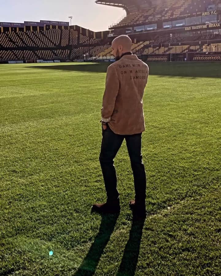 ヨアン・ベナルアンのインスタグラム：「Missing you 💛 #supporters」
