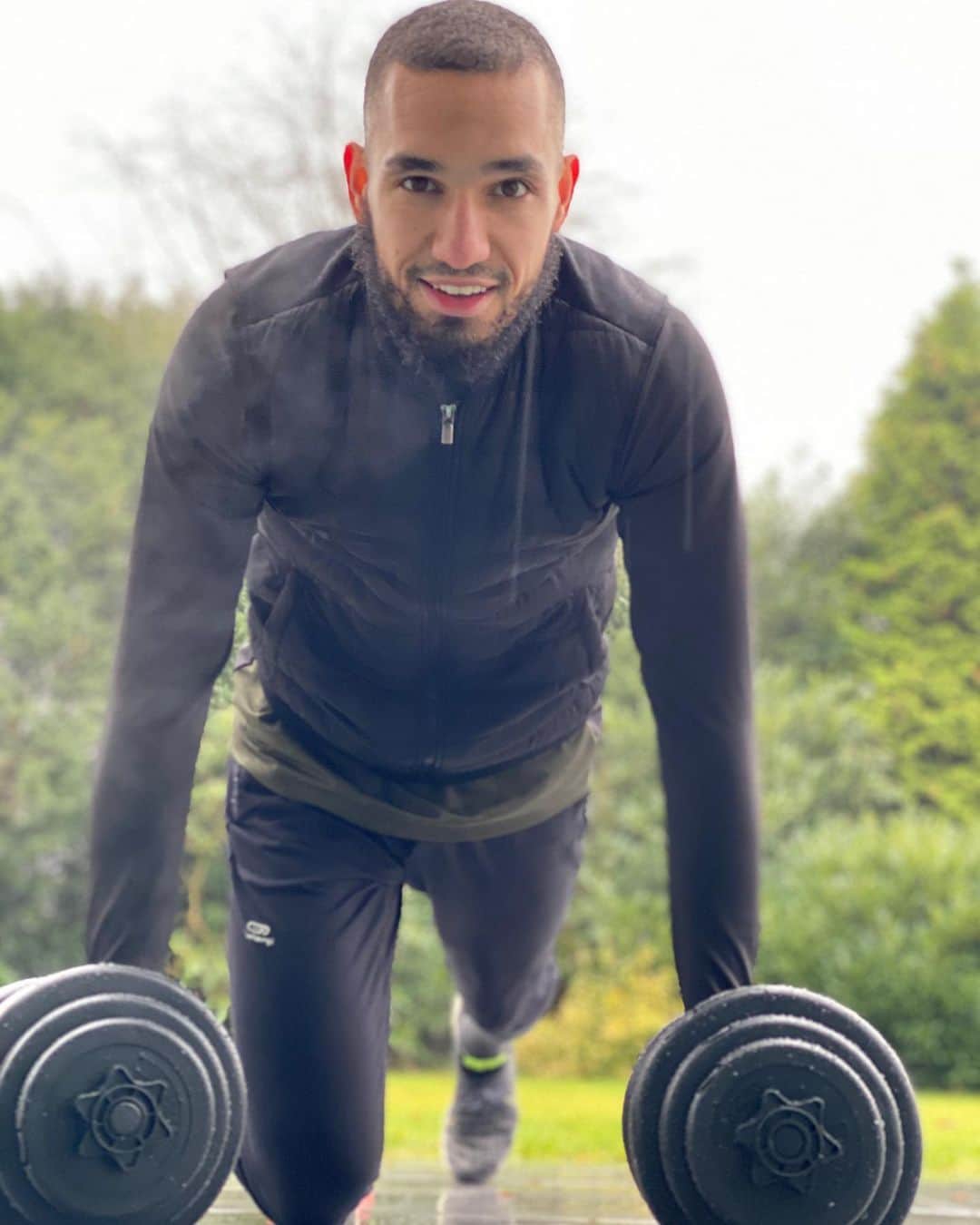 ナビル・ベンタレブのインスタグラム：「Smile 😃 #hardworkdedication」