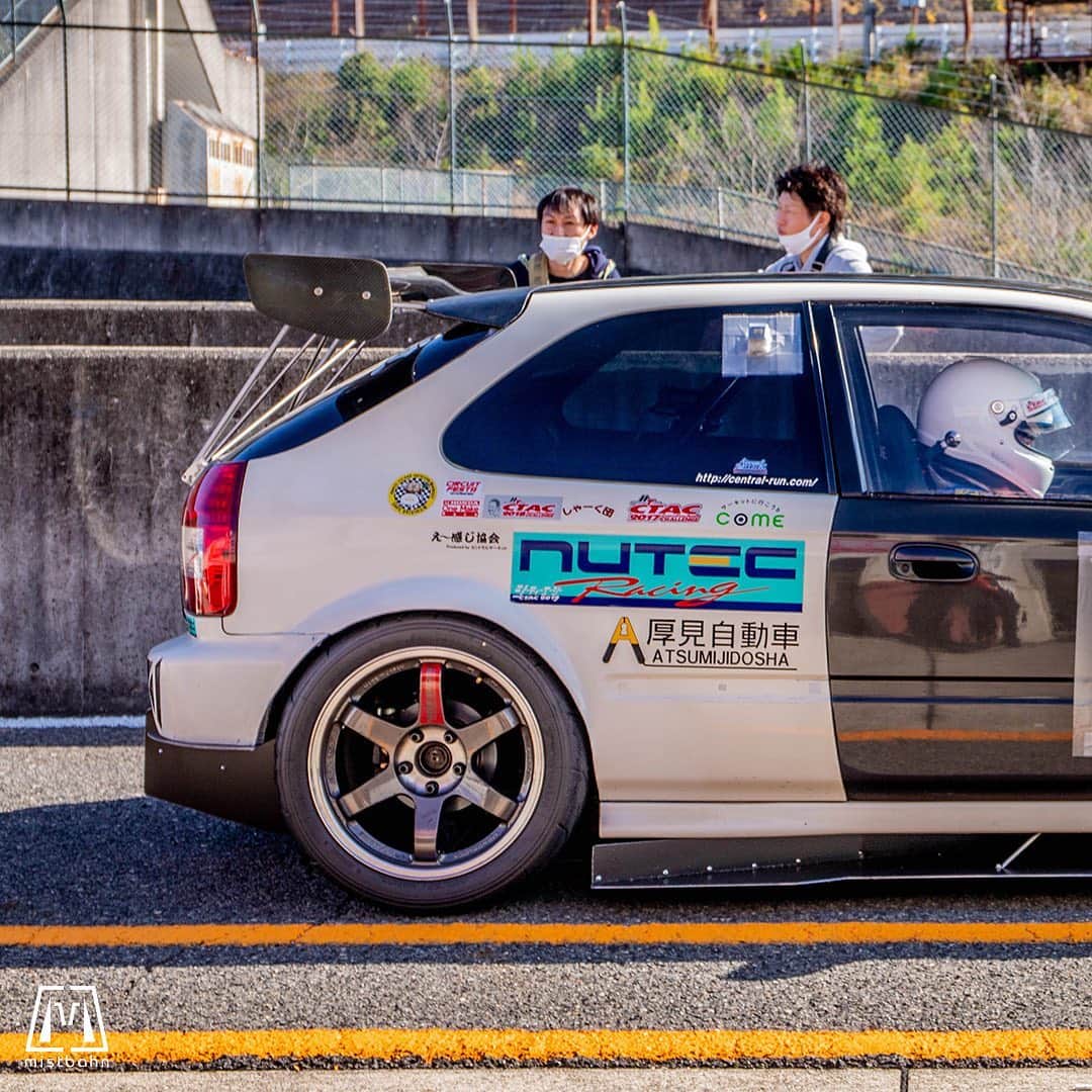 mistbahnさんのインスタグラム写真 - (mistbahnInstagram)「_ 厚見自動車 NUTEC K-Swapped EK9 Honda CIVIC _ Shot on Nov-15 2020 "Circuit Festa" "HONDA ONE MAKE RACE" organized by @aslan_inc_japan at Central Circuit. _ owner: @kouki.38r photo: @mistbahn _ _ JP) 2020年11月15日のセントラルサーキットで開催された「サーキットフェスタ」内の、アスランさん( @aslan_inc_japan )主催の「ホンダ・ワンメイク・レース」で撮影。 _ _ #circuitfesta #サーキットフェスタ #hondaonemakerace #centralcircuit #セントラルサーキット #厚見自動車 #aslan #アスラン #aslan_inc_japan #honda #civic #hondacivic #ホンダシビック #シビック #ek9 #ek #ekcivic #kseries #kswapped #k20 #osakajdm #kanjo #kanjostyle #kanjoracer #kanjozoku #timeattack #timeattackjapan #nutec #a050 #te37sl」12月31日 1時04分 - mistbahn