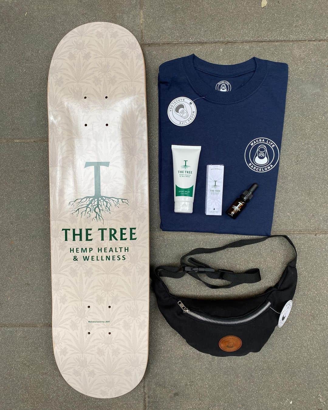 MACBA LIFEさんのインスタグラム写真 - (MACBA LIFEInstagram)「🚨 GIVEAWAY ALERT 🚨 To end the year in the right way, we want to give you guys some @the_treecbd & @macbalife stuff!  All you have to do for a chance to win this pack (1 board, 1 CBD oil, 1 sport balm, 1 tshirt & a fanny pack) 1. Follow @macbalife & @the_treecbd  2. Tag 3 friends in the comments below 3. Share this post on your stories & tag @macbalife & @the_treecbd   We will pick a winner randomly on December 31st!  Goodluck!  #macbalife #macba #thetreecbd #cbd」12月31日 0時58分 - macbalife