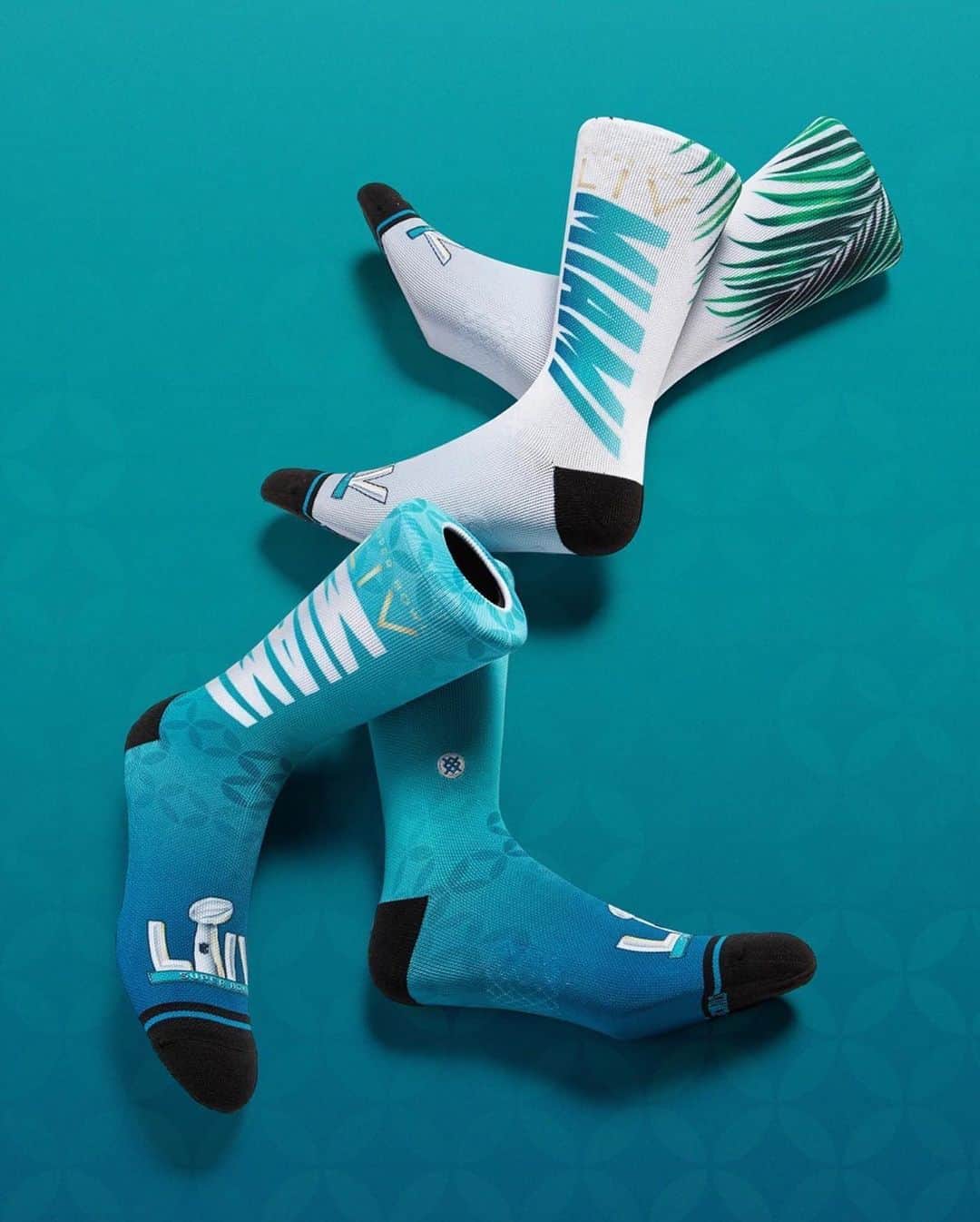 Stanceのインスタグラム：「For the love of the game! From the Super Bowl, to The Last Dance, to being the official mask of the NBA bubble and the official sock of MLB, Stance continues to bring the heat. What sports styles were your favorite this year? What would you like to see more of in 2021? 🏀⚾️⛳️🏈🧦」