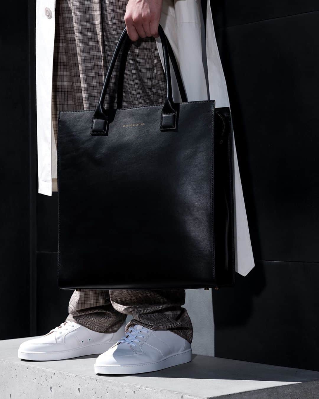 ウォントのインスタグラム：「Stands the test of time. First debuted for Pre Spring Summer 2019, the Aberdeen tote uses our classic and minimal design codes—remaining a quintessential style in our core collection.  #wantlesessentiels #worldofwant」