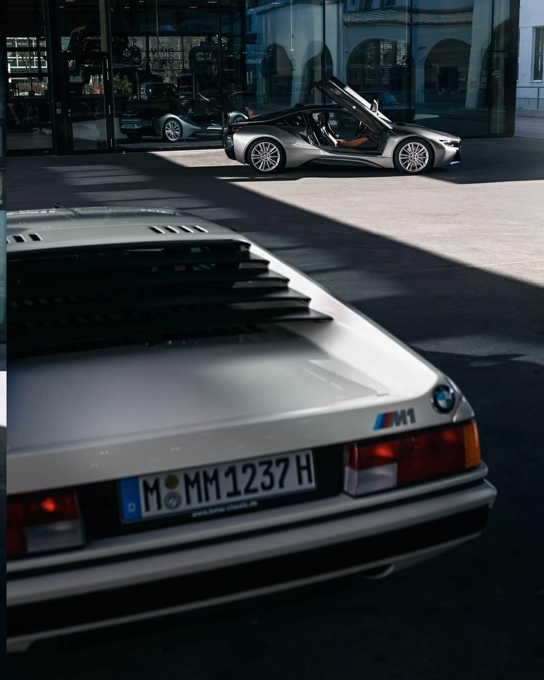 BMWさんのインスタグラム写真 - (BMWInstagram)「"Hello" from one icon to another. While the production of the BMW i8 Coupé ended in 2020, it goes down in BMW history as the world's most successful sports car with electrified drive. @BMWClassic. #THEi8 #BMW #BMWi8 @BMWi」12月31日 1時00分 - bmw