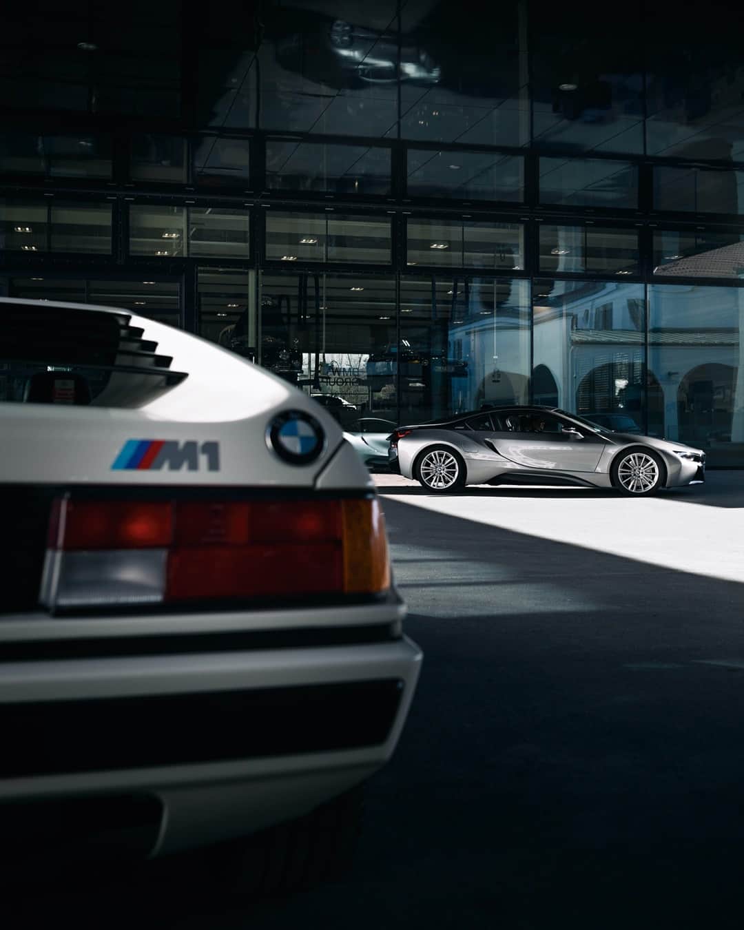 BMWのインスタグラム：「"Hello" from one icon to another. While the production of the BMW i8 Coupé ended in 2020, it goes down in BMW history as the world's most successful sports car with electrified drive. @BMWClassic. #THEi8 #BMW #BMWi8 @BMWi」