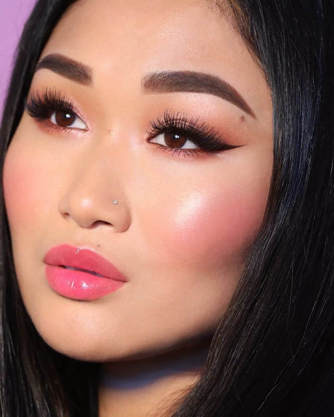 Too Facedのインスタグラム：「That GLOW tho 😍 @asianqueen1 uses our Peach Bloom Lip & Cheek Tint in Peach Glow, Peach Bloom Lip Balm in Lilac Nude, Kitty Likes To Scratch Eye Shadow Palette, Killer Liner in Killer Chocolate, and our Better Than Sex False Lashes style Drama Queen! #regram #toofacedambassador #toofaced」