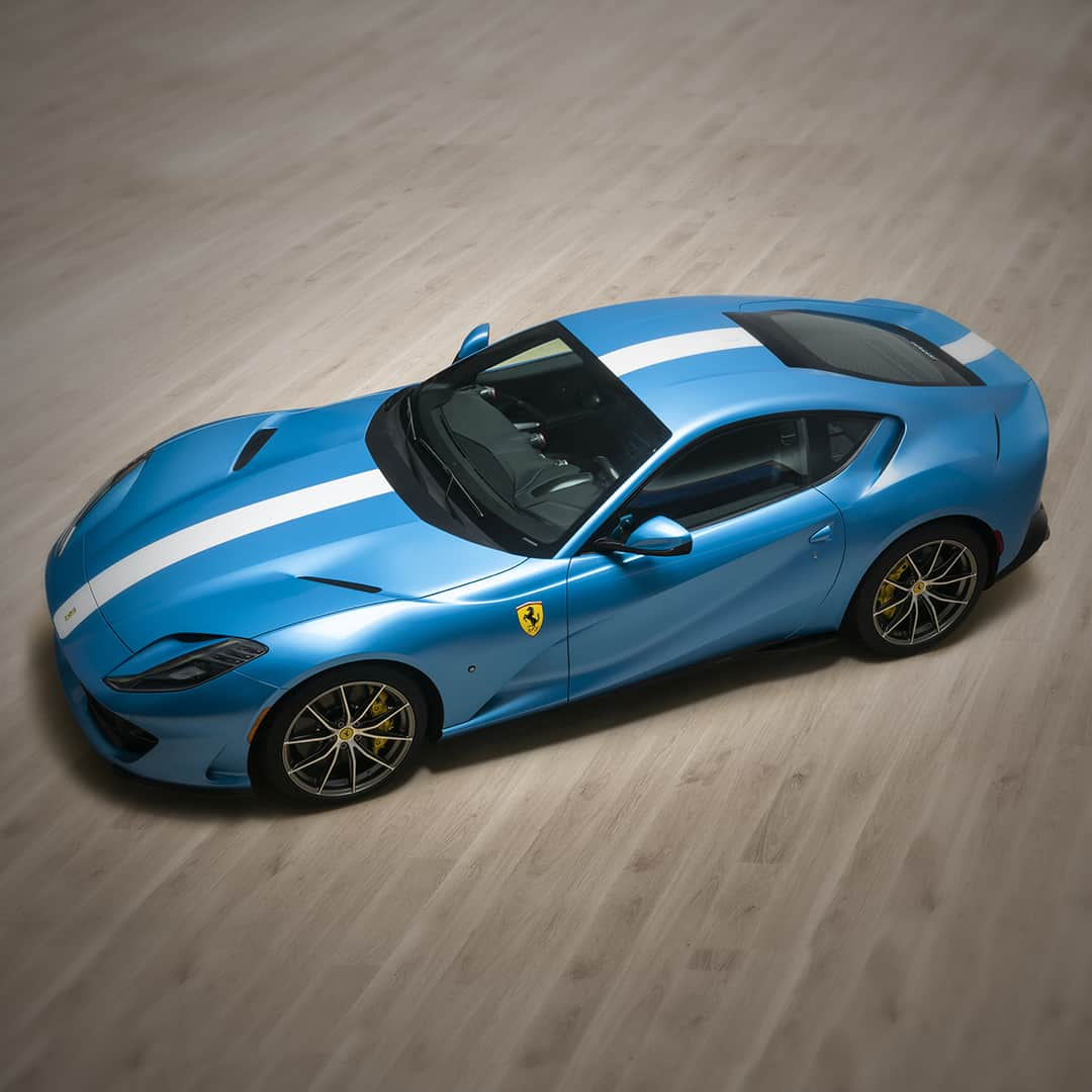 フェラーリさんのインスタグラム写真 - (フェラーリInstagram)「Brilliant bodywork, bold touches and the ultimate nod to Tailor Made sensations: discover what makes this #Ferrari812Superfast a true hallmark in #FerrariTailorMade excellence.」12月31日 1時00分 - ferrari