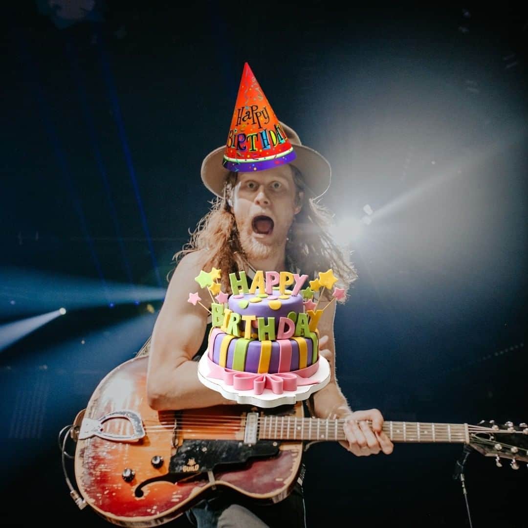 The Lumineersのインスタグラム：「Happy birthday @wesleyschultz 🎂🎊」