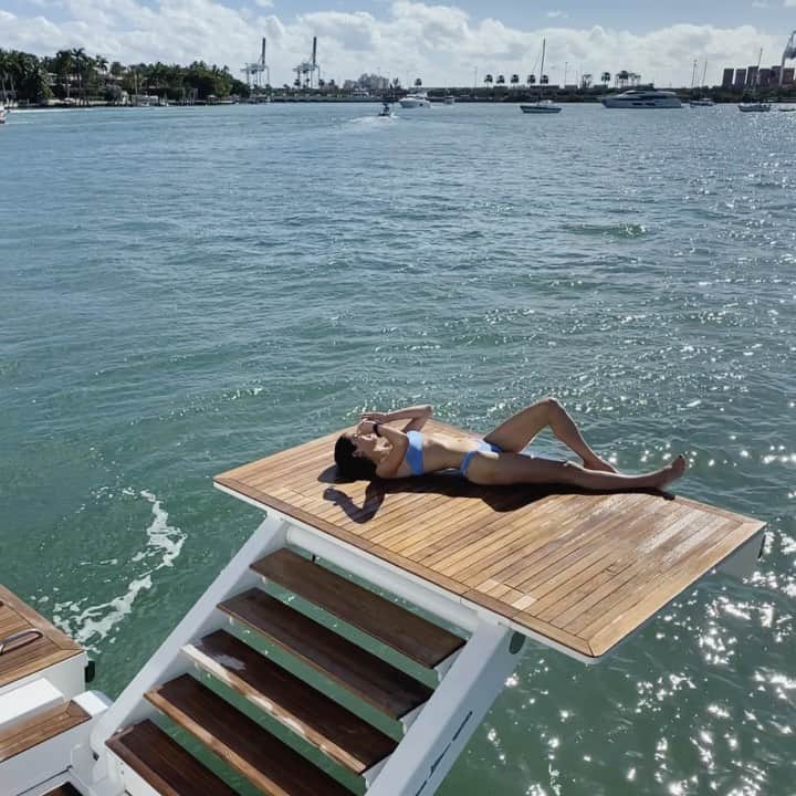 ローレン・ペルツのインスタグラム：「Been On my empty mind shit ☁️ ☁️」