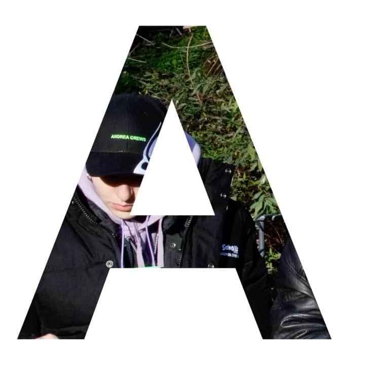 のインスタグラム：「A N D R E A   A lot is coming soon! Stay Tuned.  #fashionactivism  #weareandreacrews #andreacrewsarchive #handmadefashion  #upcyclingfashion #joggingstyle」