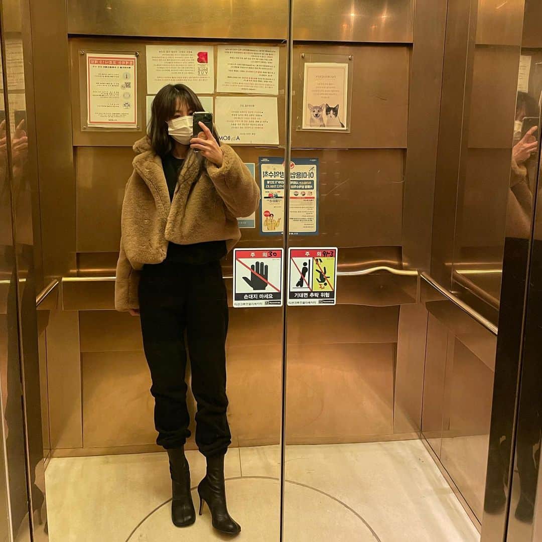 キム・ソンウンさんのインスタグラム写真 - (キム・ソンウンInstagram)「2020년 딱 하루 남았어요! 진짜 말도 안돼 😭 다들 2020년 마무리 잘하세요! 굿밤요🌙」12月31日 1時16分 - ssung916