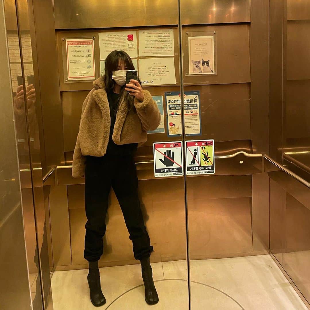 キム・ソンウンさんのインスタグラム写真 - (キム・ソンウンInstagram)「2020년 딱 하루 남았어요! 진짜 말도 안돼 😭 다들 2020년 마무리 잘하세요! 굿밤요🌙」12月31日 1時16分 - ssung916