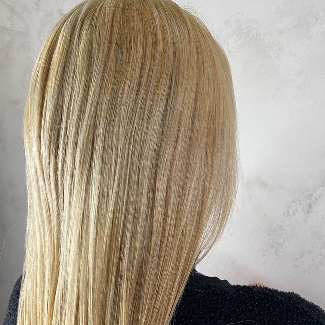 荒川さんのインスタグラム写真 - (荒川Instagram)「ギャル注入💖💖💖💖💖 @ahnkism_ryoma  パッキパッキの髪質を サッラサッラに プッリプリのプリンを キッラキラの金髪に  フォオオオオ！！！！😭💖✨🙏💖💖💖  りょーまくんいつもありがとうございます💖😍✨  2021年ギャルで迎えさせてもらいます😝✨🙏💖💖💖」12月31日 1時40分 - khkhkhzk