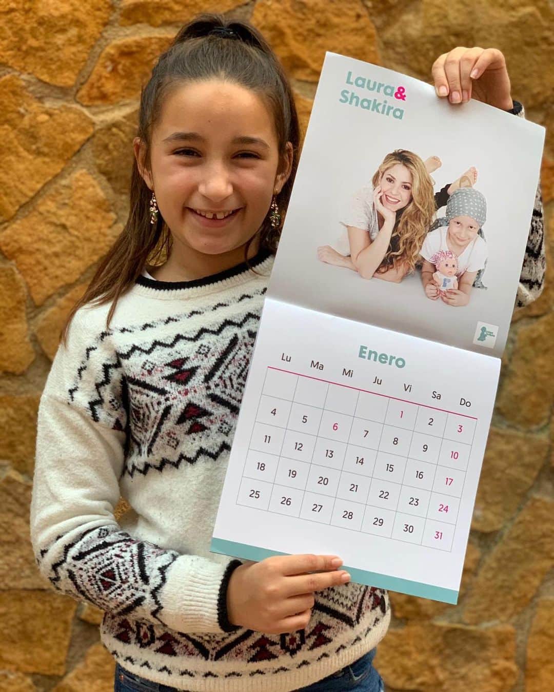 シャキーラのインスタグラム：「Saber que Laura está bien, es la mejor noticia del año! ❣️ #LaQuimioJugandoSePasaVolando @juegaterapiaorg」