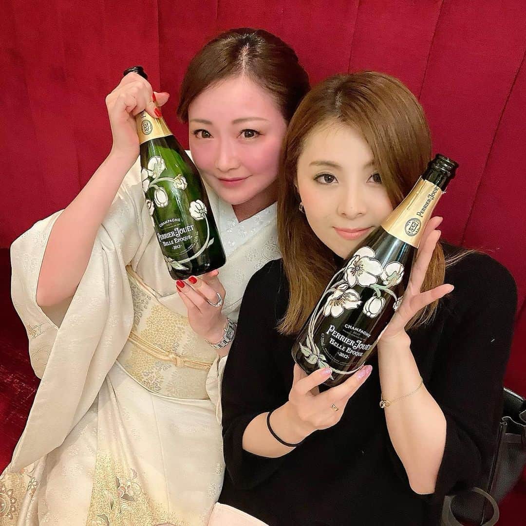 一ノ瀬瑞帆のインスタグラム：「相方未来ちゃんが、お誕生日お祝いに来てくれました❤️この前まで入院してたのに…年内にお祝いしたいからと来てくれた、本当にありがとう！気持ちが嬉しかったです❤️ ・ 毎年ありがとう❤️❤️❤️ 来月は未来ちゃんのお誕生日！ #お誕生日お祝い #ベルエポック #感謝 #相方ちゃん」