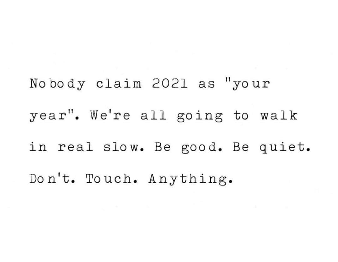 ホリー・マリー・コームズのインスタグラム：「For real. #happynewyear」