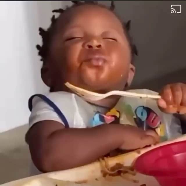 ワカ・フロッカ・フレイムのインスタグラム：「Caption this 😅😂🤣... #lifeisbeautiful」
