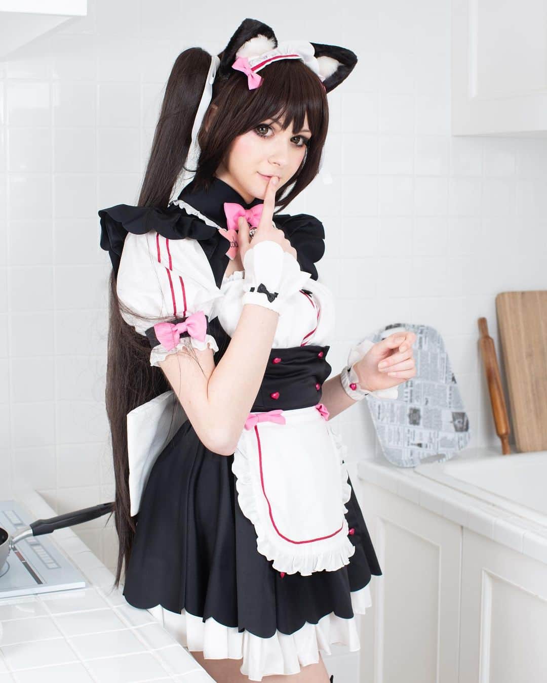 Hirari Ann（ヒラリー アン）さんのインスタグラム写真 - (Hirari Ann（ヒラリー アン）Instagram)「Whats better car girls or maids? 💕 You must choose only one!  This is a life changing decision 🤔🧐 #nekopara #catgirl」12月31日 1時56分 - hirariann