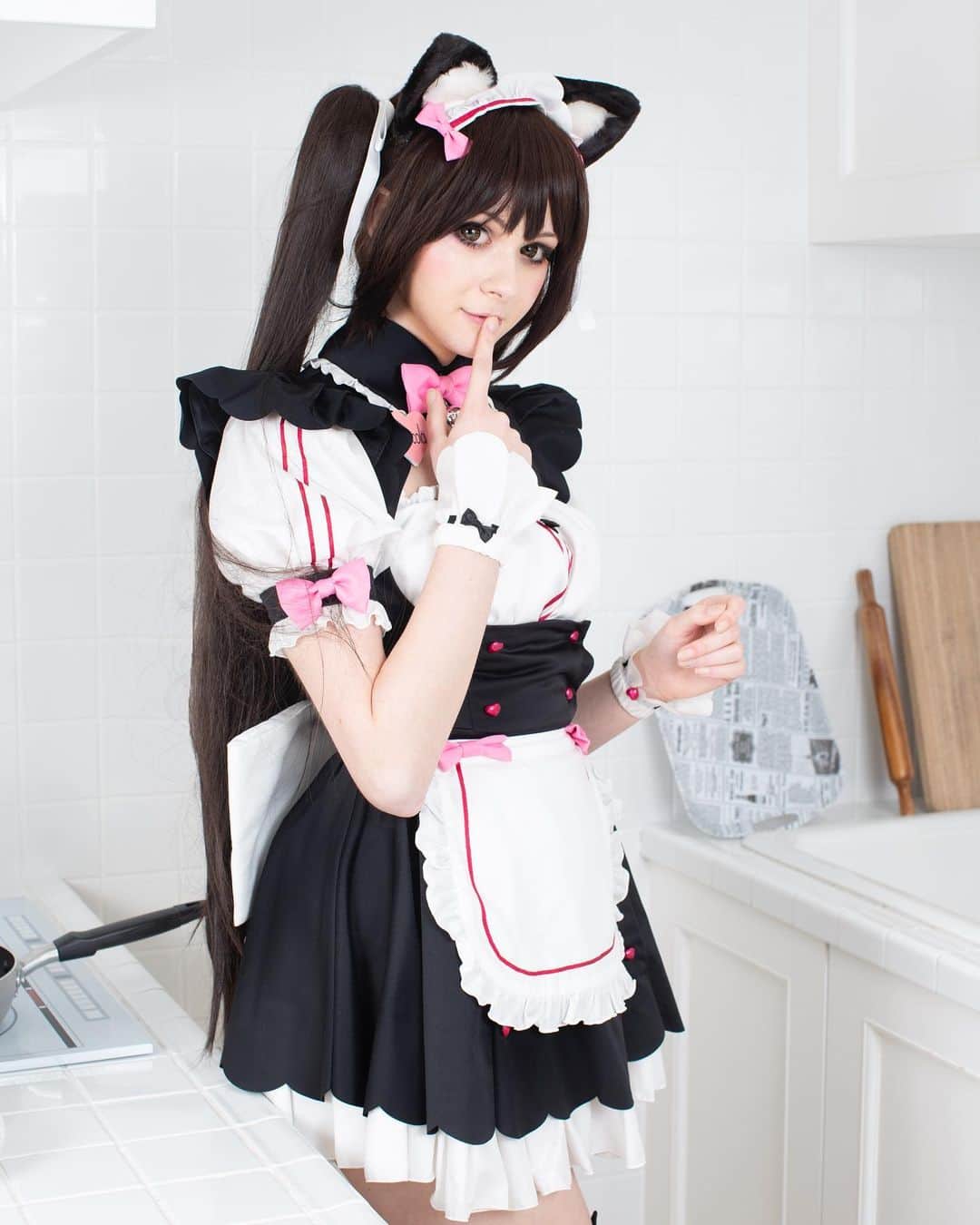 Hirari Ann（ヒラリー アン）のインスタグラム：「Whats better car girls or maids? 💕 You must choose only one!  This is a life changing decision 🤔🧐 #nekopara #catgirl」