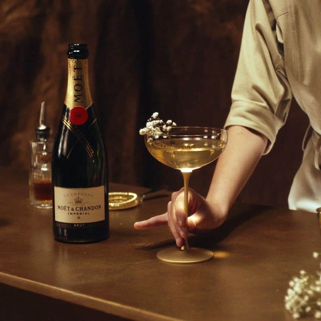 Moët & Chandon Officialさんのインスタグラム写真 - (Moët & Chandon OfficialInstagram)「The epitome of elegance, the Impérial 1869 cocktail presents the perfect combination of sweet, floral, and bitter, blending seamlessly with the white fruit notes of Moët Impérial. Do you remember the other ingredients? Take the quiz on our Instagram Stories to test your knowledge!  #MoetChandon #MoetCocktails  This material is not intended to be viewed by persons under the legal alcohol drinking age or in countries with restrictions on advertising on alcoholic beverages. ENJOY MOET RESPONSIBLY」12月31日 2時00分 - moetchandon