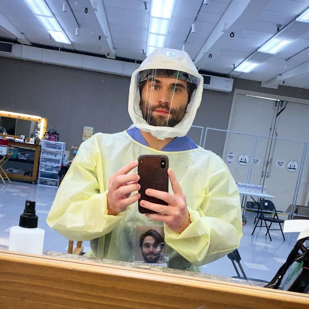 Grey's Anatomyさんのインスタグラム写真 - (Grey's AnatomyInstagram)「@jake.borelli (📷) stays ready.」12月31日 2時00分 - greysabc