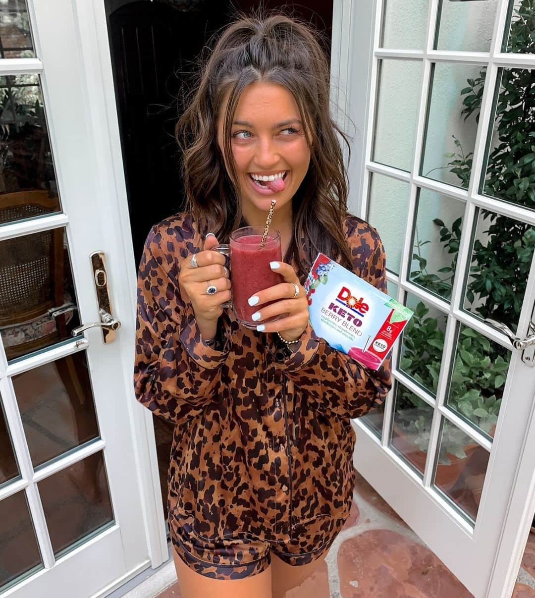 Dole Packaged Foods（ドール）のインスタグラム：「That “sipping on a DOLE® KETO Berry Blend smoothie” face. (📸: @victoriadoder)」