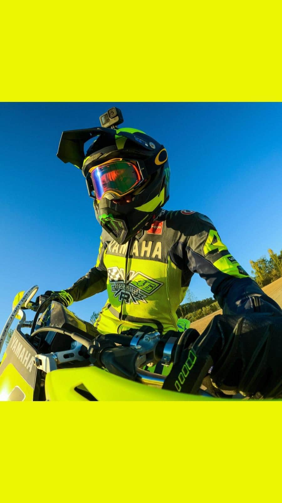 バレンティーノ・ロッシのインスタグラム：「Un giro intero al #MotoRanch commentato da me 😎 @daineseofficial experience  🎥 by @gopro」