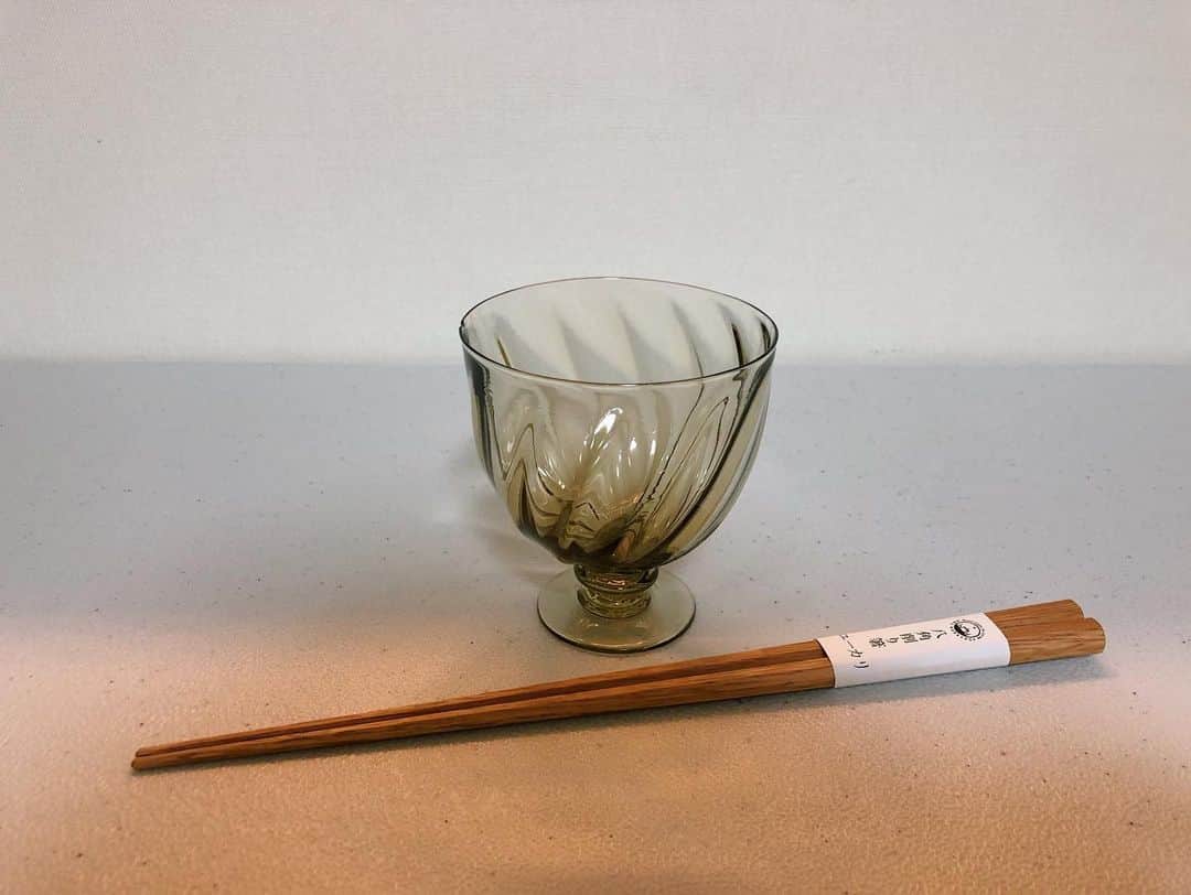 水戸悠夏子さんのインスタグラム写真 - (水戸悠夏子Instagram)「先日買った箸を使いたくて久しぶりの自炊。（簡単）ここ数ヶ月、引越しだのなんだのにかまけて外食ばかりだったので…。お箸買ったりお皿買ったりすると、それを使いたくなって料理しますね。笑　#ヒメミズキ」12月31日 2時08分 - mitoyukako