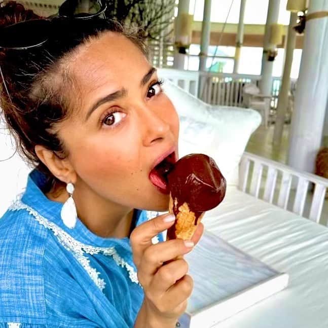 サルマ・ハエックさんのインスタグラム写真 - (サルマ・ハエックInstagram)「#icecream  #helado」12月31日 2時08分 - salmahayek