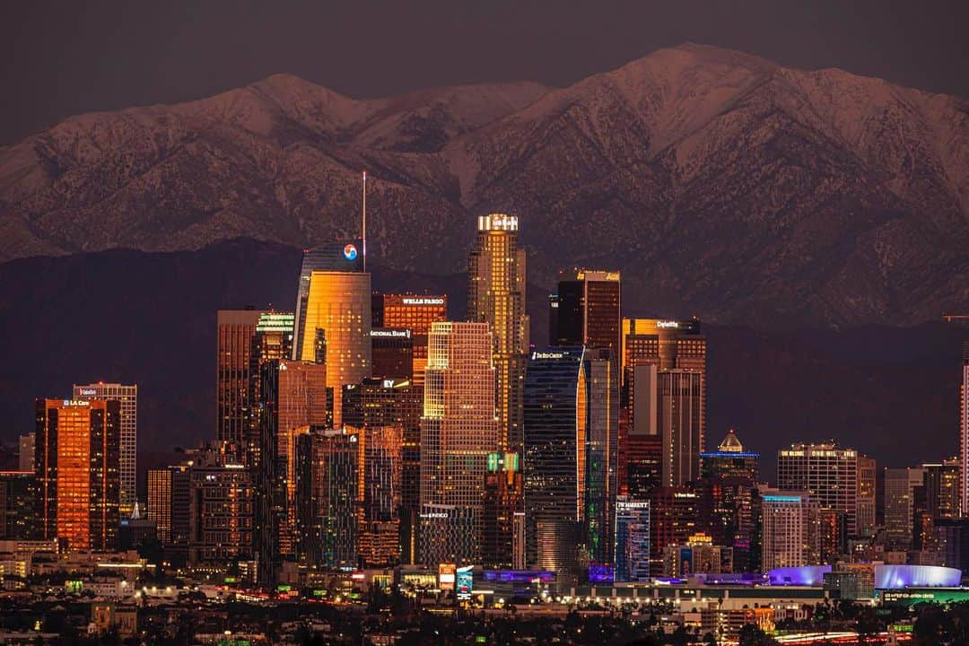 Jules Jordanのインスタグラム：「Snow capped Los Angeles sunset ❤️ looks great after a winter storm.  Taken last evening 👌🏻」