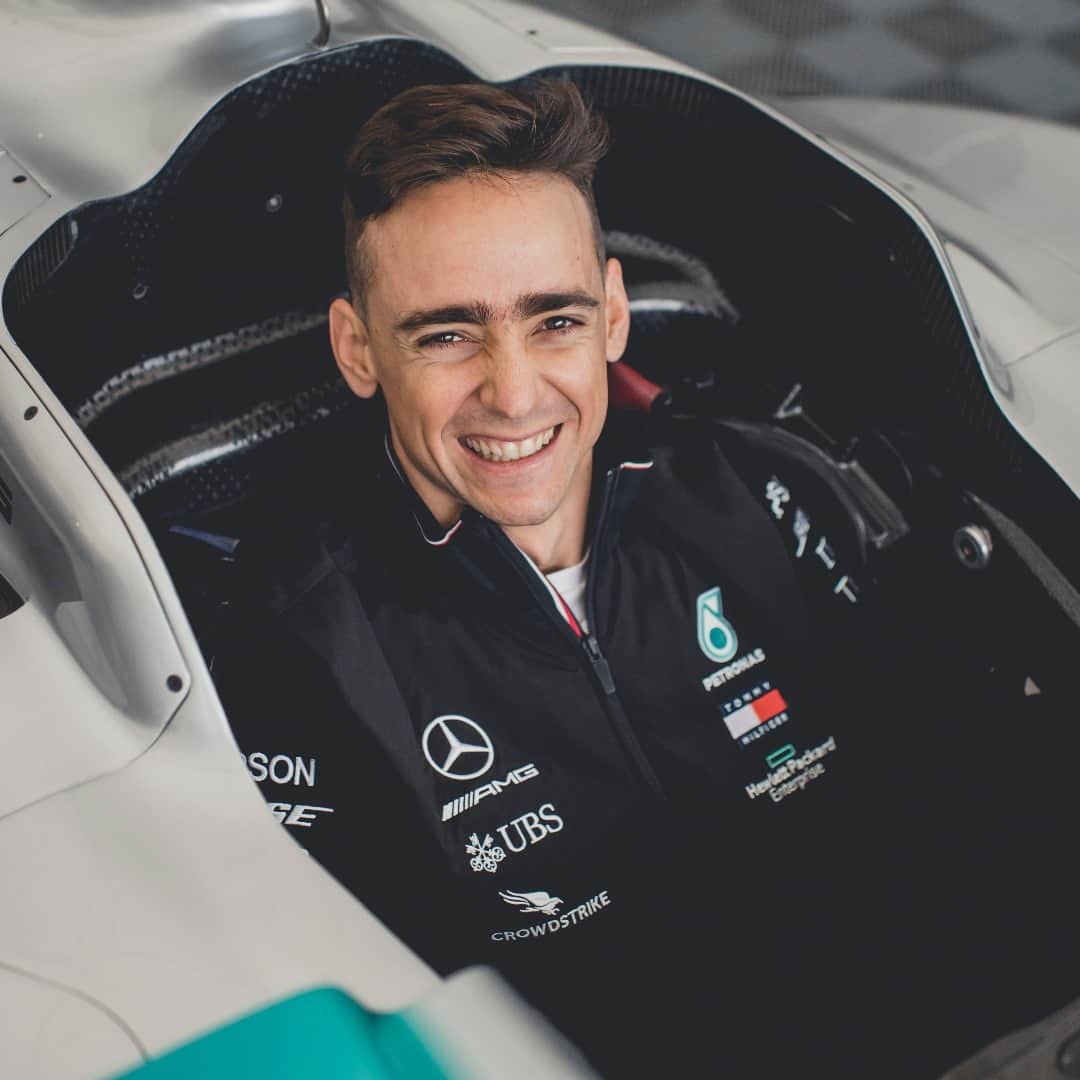 のインスタグラム：「No matter how fast life is, always remember to laugh! #EG21」