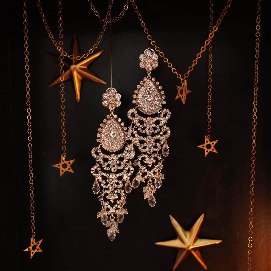 のインスタグラム：「✶ Finir l’année en beauté ! . Boucles signature Chiara . #satelliteparis #bienvenueailleurssatellite #boutiquessatellite #jewelry #bijouxethniques」